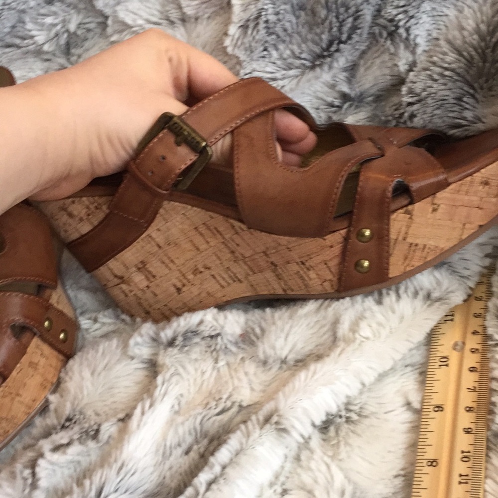 A nice omens brown and gold heel